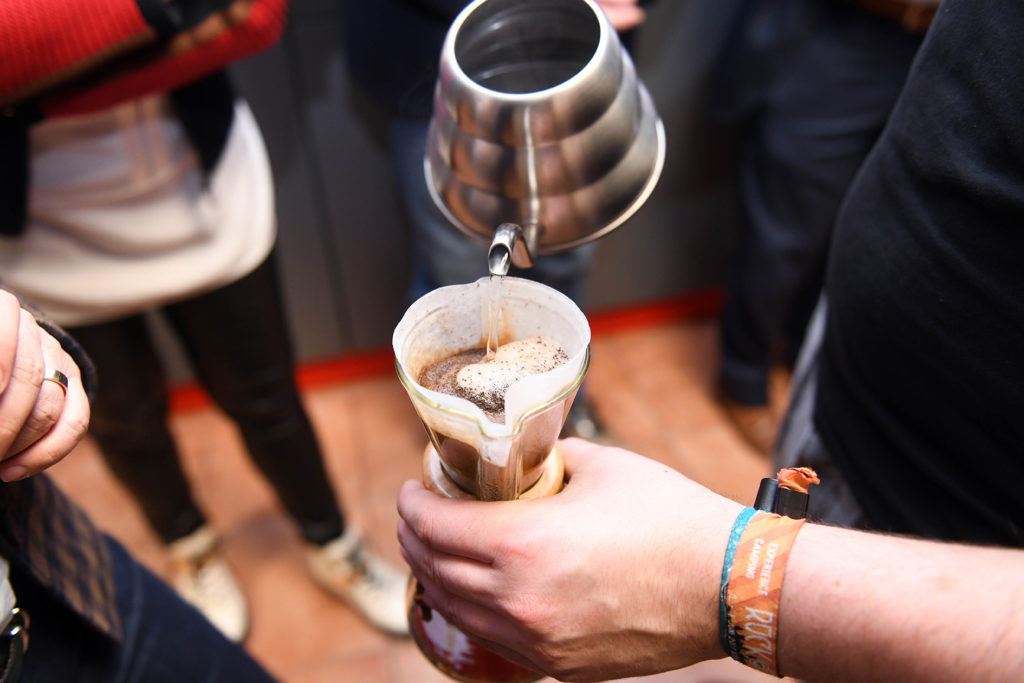 filterkaffee-aufbrühen-chemex-mondo-del-caffe-filterkaffee-online-liebe-auf-den-2-blick