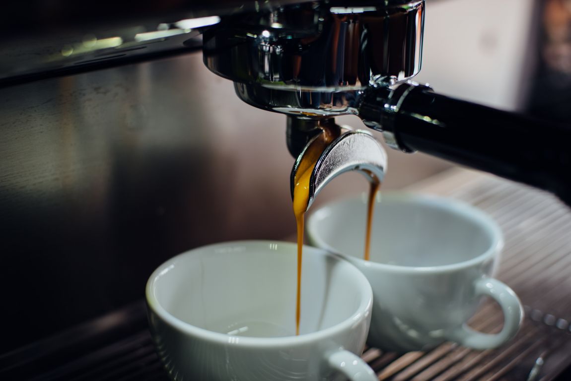 kaffeebezug-2-tassen-siebträger-espressomaschine-mondo-del-caffe